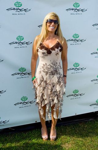 Illustration for article titled Desperate Housewives Fashion At Bridgehampton Polo